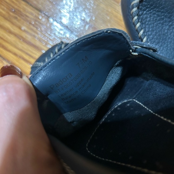 Bare Traps~Ladies Leather Slip-On Loafers~Size 7.5 Blue Pre-Owned - Picture 10 of 13